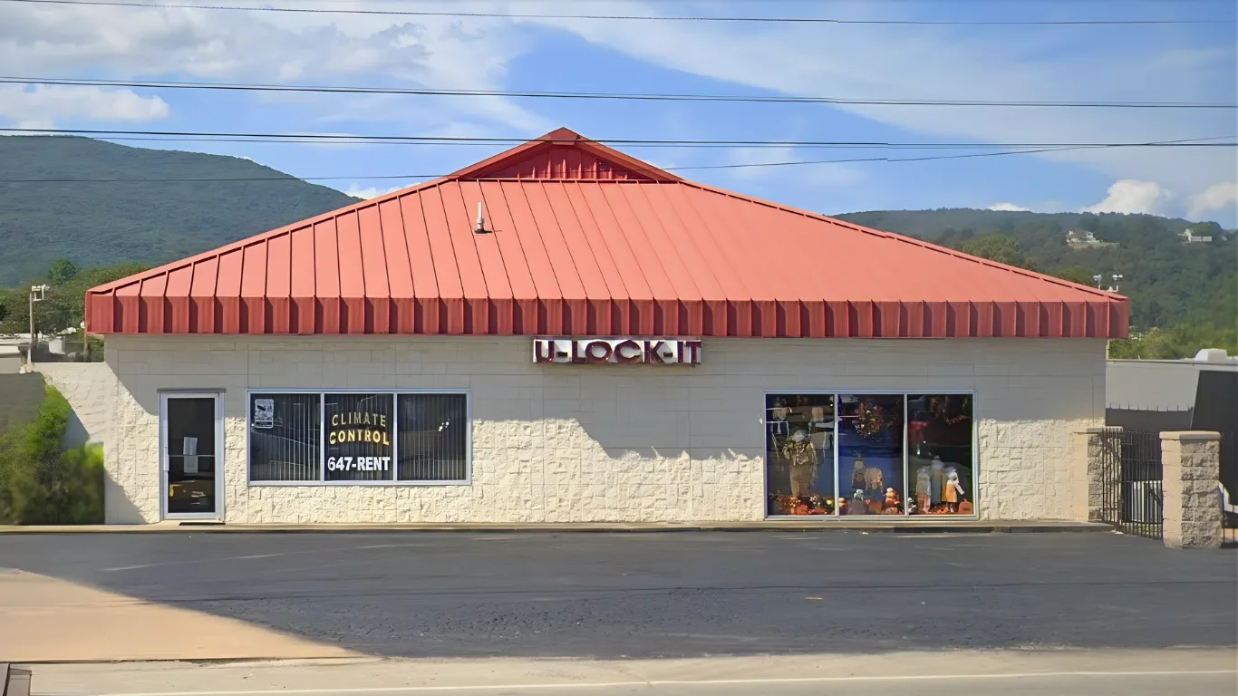U-Lock-It store front sign