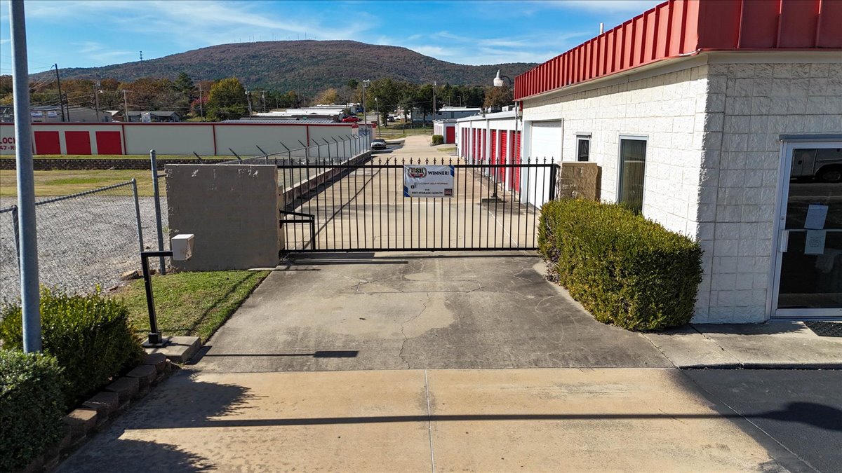 U-Lock-It Poteau aerial view 2