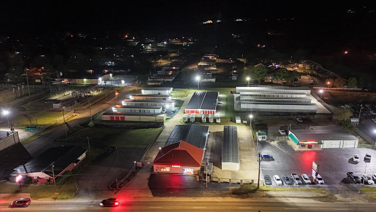 U-Lock-It Poteau evening aerial view 2