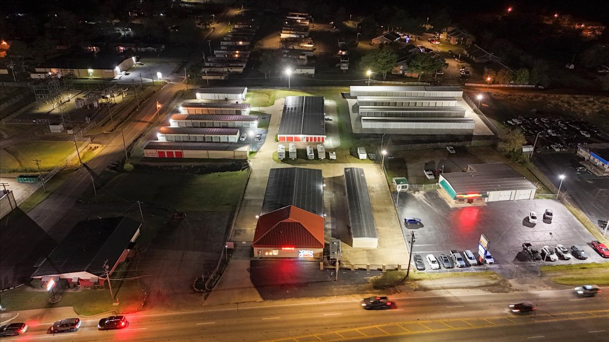 U-Lock-It Poteau evening aerial view 3